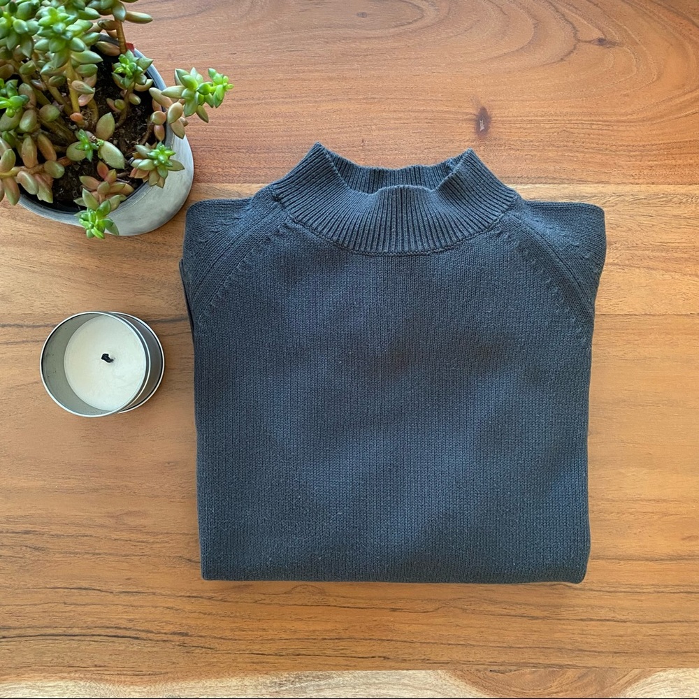 Everlane • Mock Neck Turtleneck Sweater